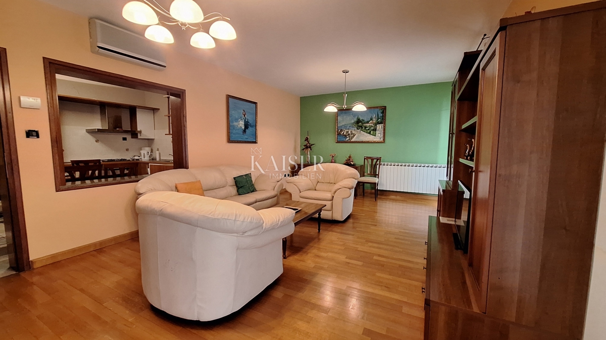 Matulji, casa bifamiliare, tre unità abitative, garage