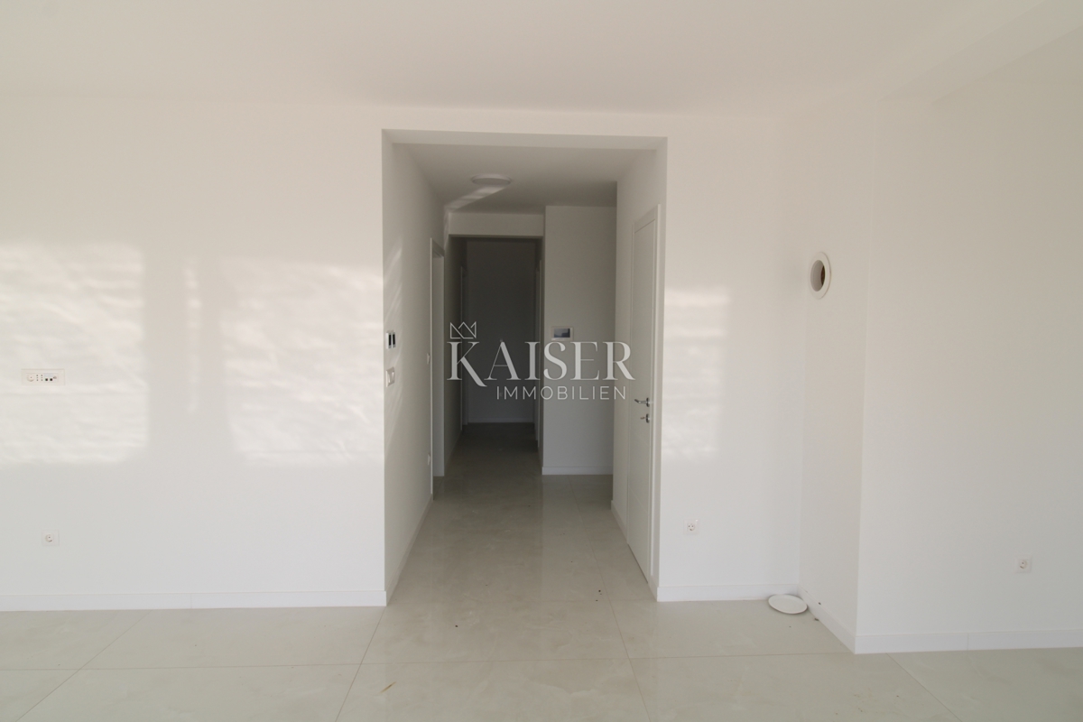 Zara-Appartamento soleggiato con vista mare