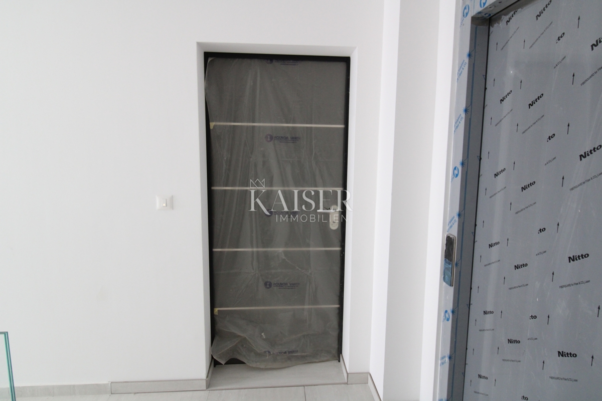 Zara-Appartamento soleggiato con vista mare