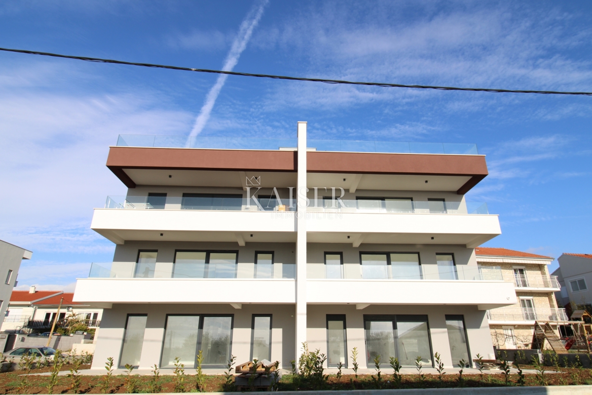 Zara-Appartamento soleggiato con vista mare