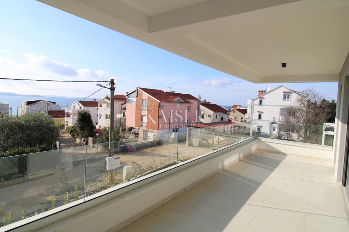 Zara-Appartamento soleggiato con vista mare