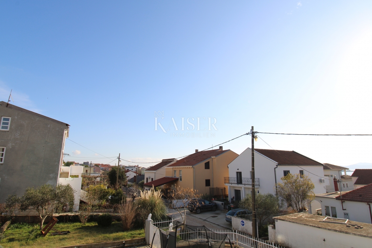 Zara-Appartamento soleggiato con vista mare