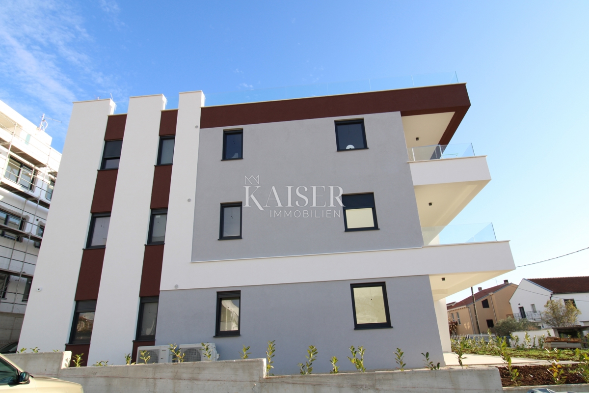 Zara-Appartamento soleggiato con vista mare