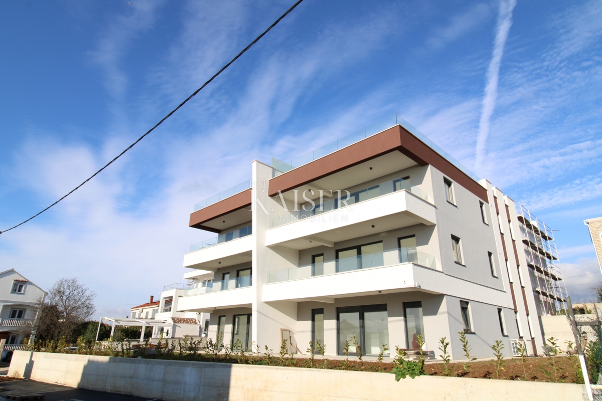 Zara-Appartamento soleggiato con vista mare