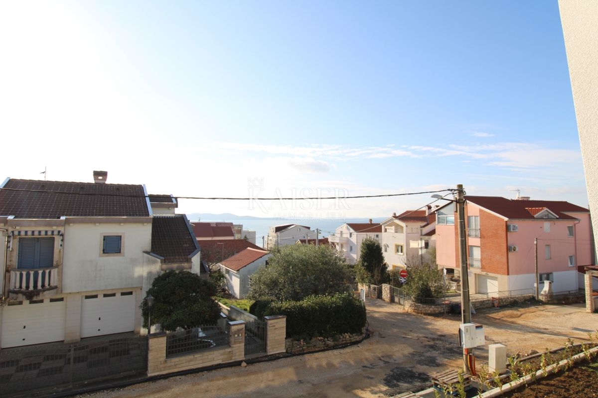 Zara-Appartamento soleggiato con vista mare