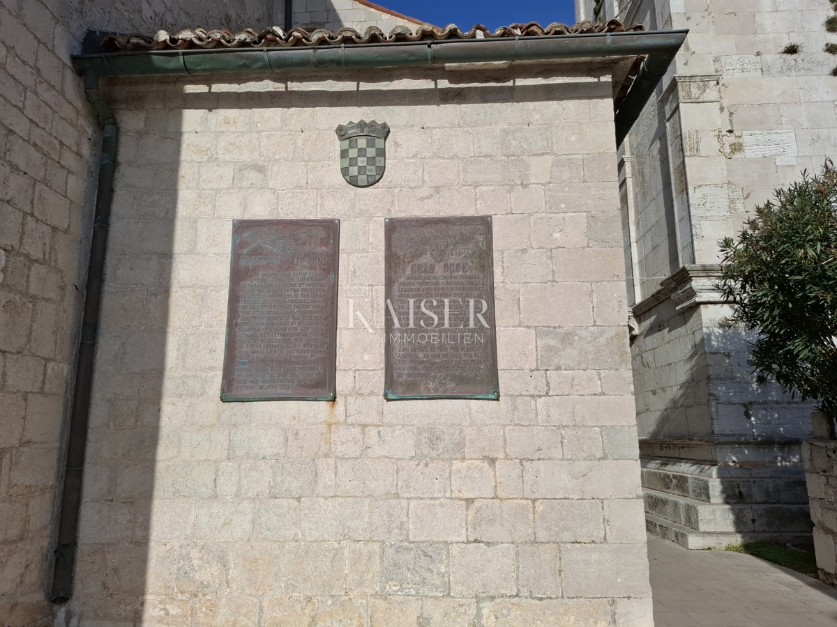 Isola di Cherso e Lussino, Osor, appartamento a tre piani 148 m2