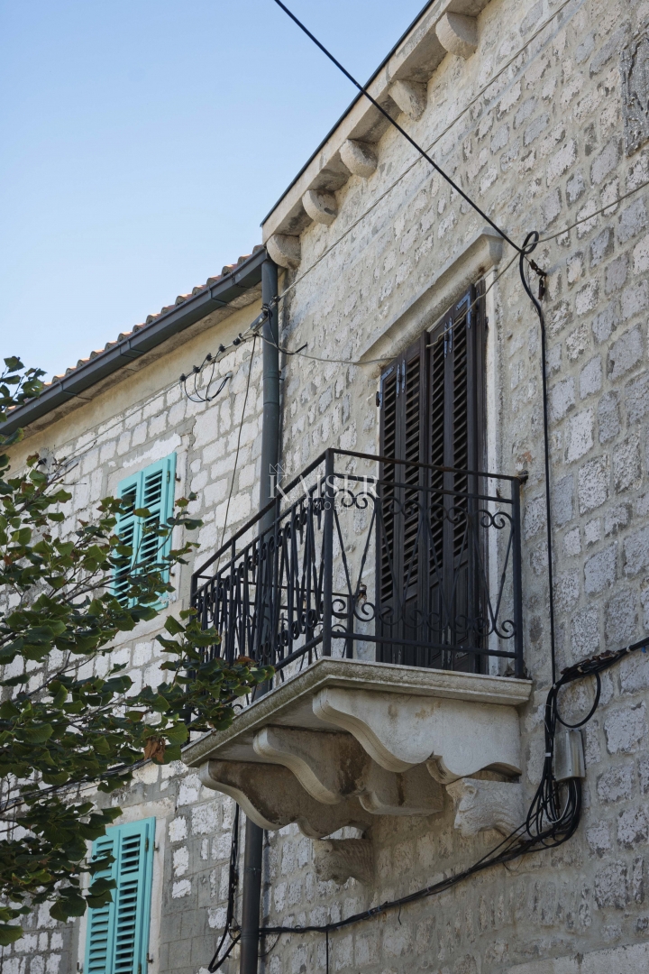 Isola di Cherso e Lussino, Osor, appartamento a tre piani 148 m2