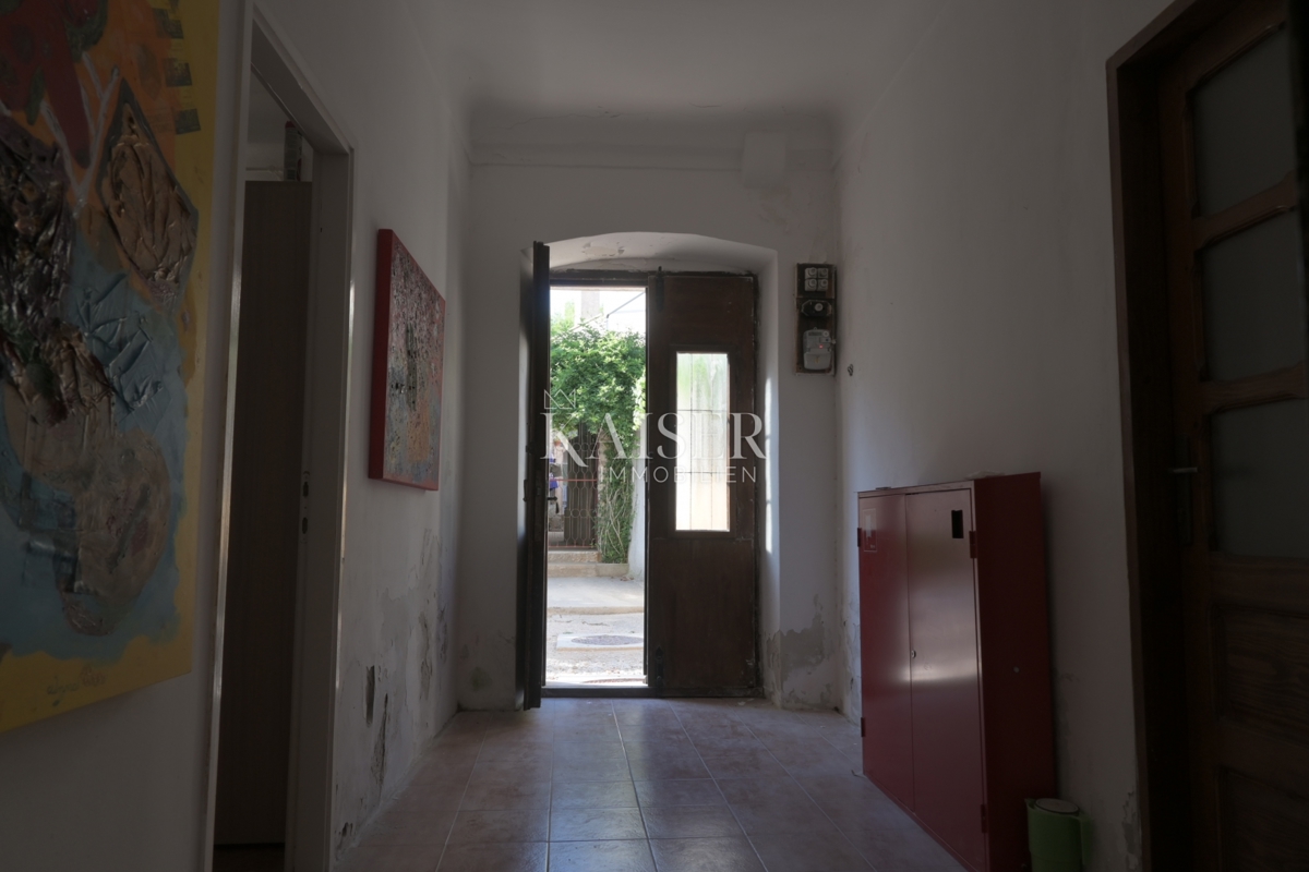 Isola di Cherso e Lussino, Osor, appartamento a tre piani 148 m2