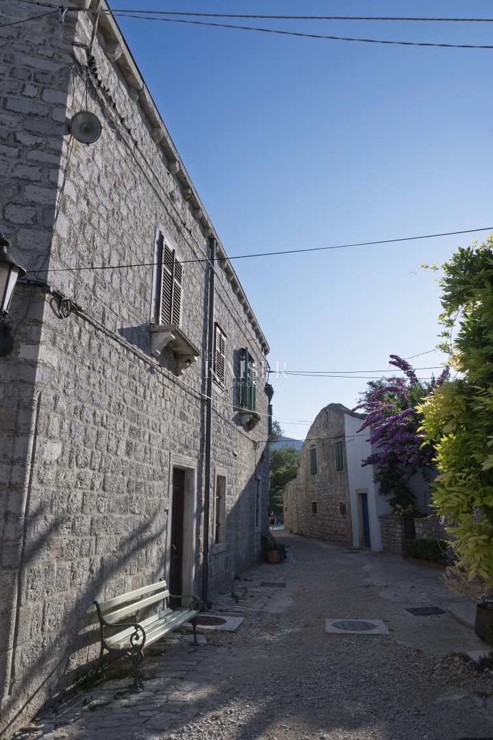 Isola di Cherso e Lussino, Osor, appartamento a tre piani 148 m2