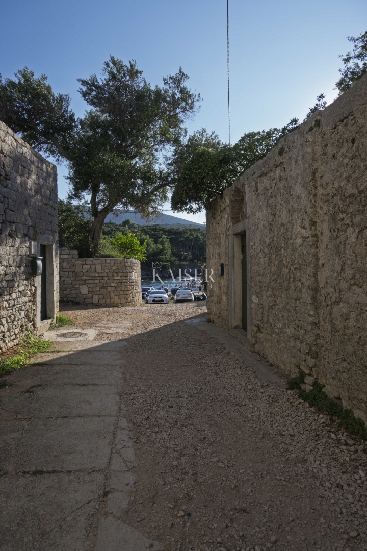 Isola di Cherso e Lussino, Osor, appartamento a tre piani 148 m2