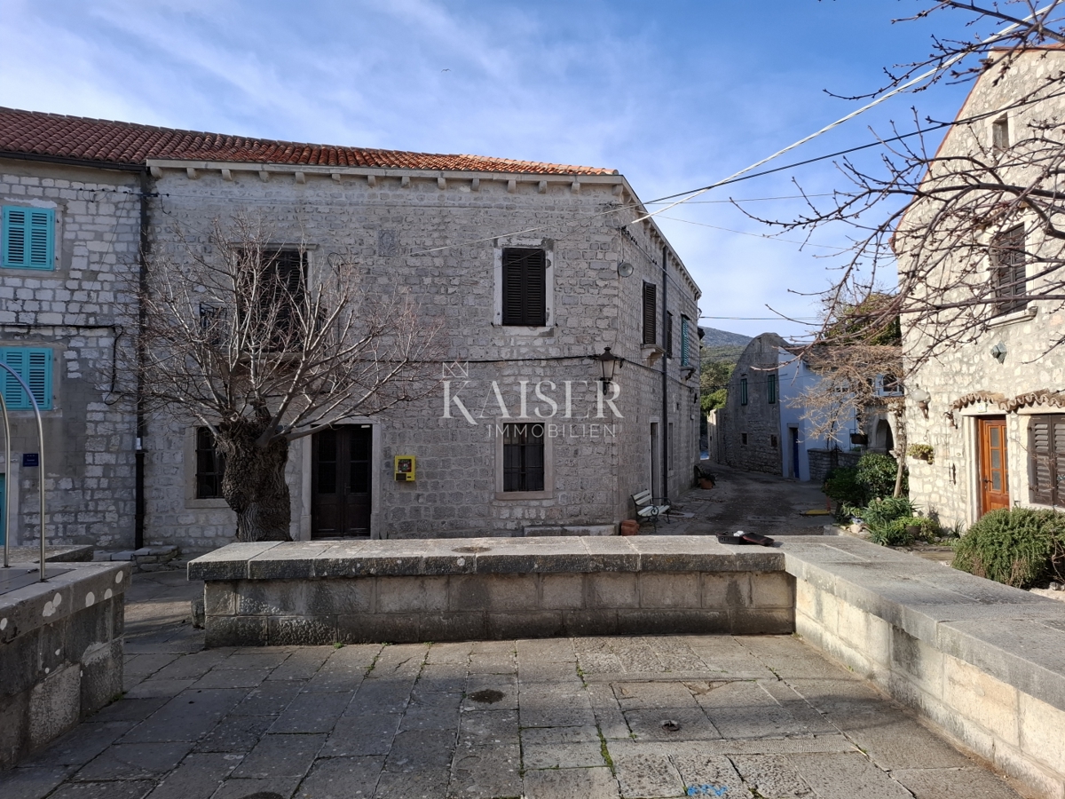 Isola di Cherso e Lussino, Osor, appartamento a tre piani 148 m2