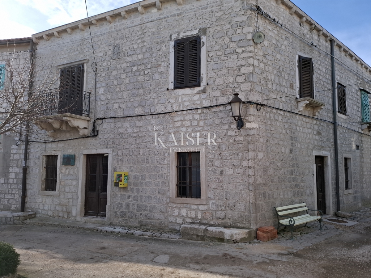 Isola di Cherso e Lussino, Osor, appartamento a tre piani 148 m2