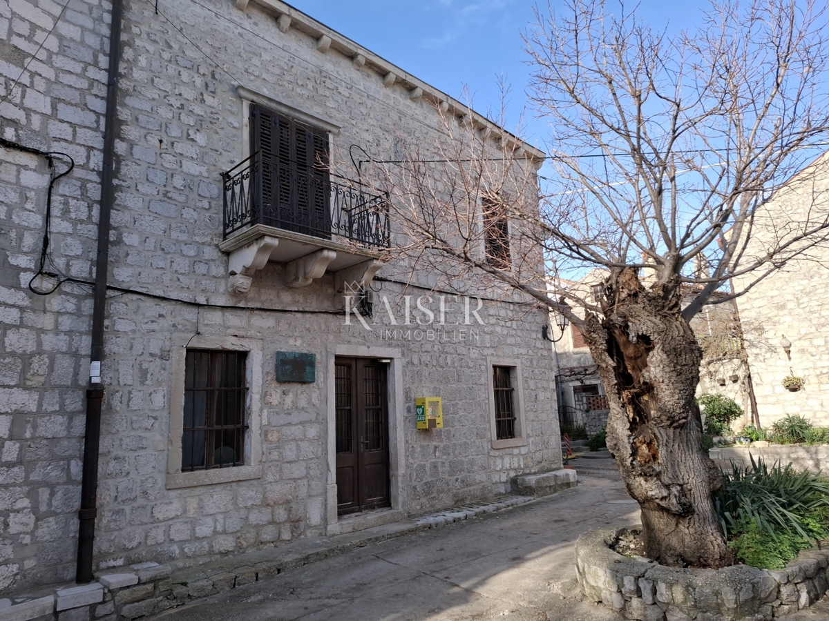 Isola di Cherso e Lussino, Osor, appartamento a tre piani 148 m2