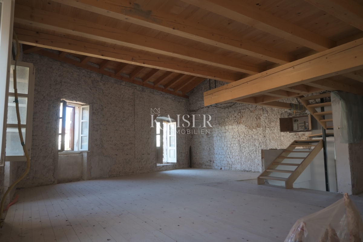 Isola di Cherso e Lussino, Osor, appartamento a tre piani 148 m2