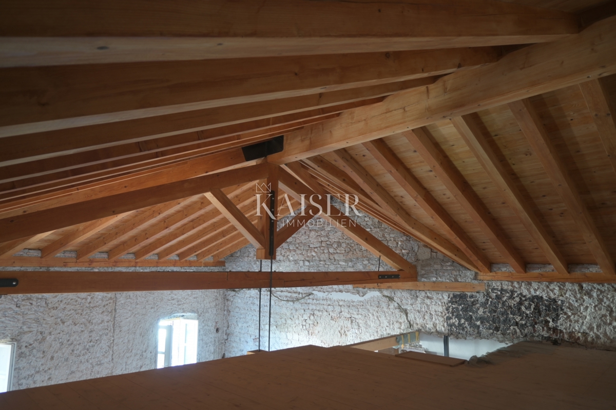 Isola di Cherso e Lussino, Osor, appartamento a tre piani 148 m2