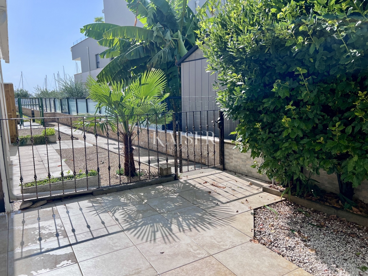 Istria - Cittanova, appartamento nella marina, a 100 m dal mare.