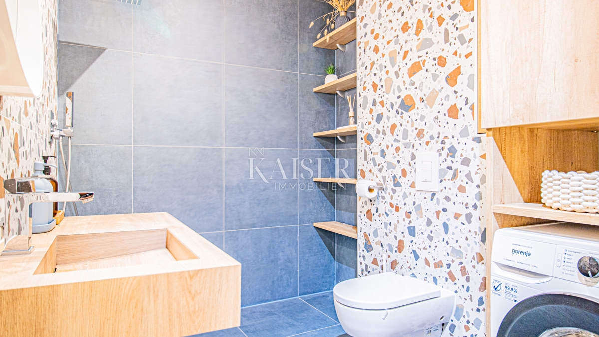 Istria - Cittanova, appartamento nella marina, a 100 m dal mare.