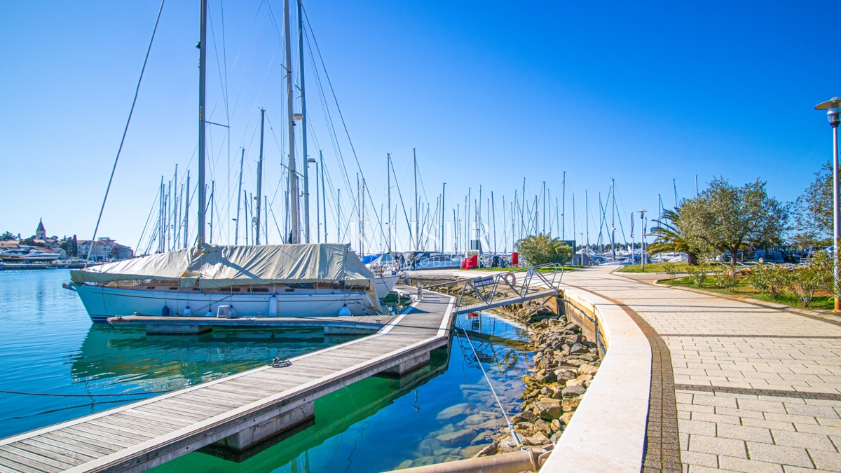 Istria - Cittanova, appartamento nella marina, a 100 m dal mare.
