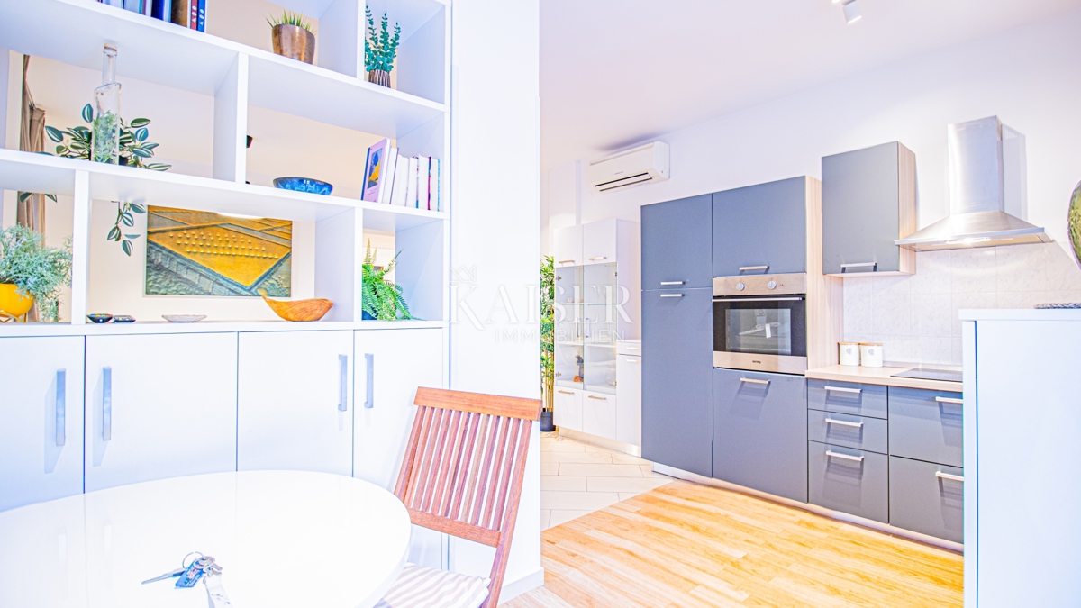 Istria - Cittanova, appartamento nella marina, a 100 m dal mare.