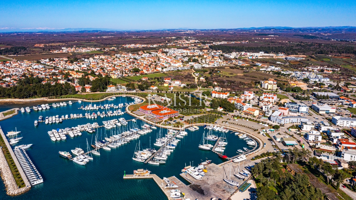 Istria - Cittanova, appartamento nella marina, a 100 m dal mare.