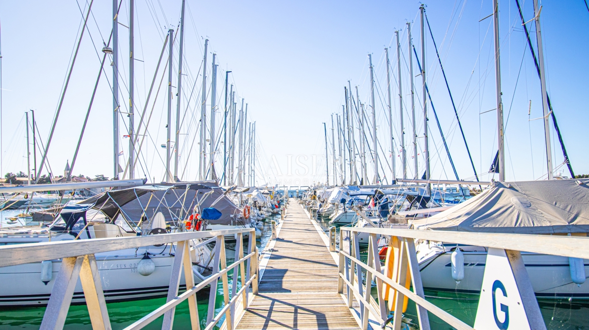 Istria - Cittanova, appartamento nella marina, a 100 m dal mare.