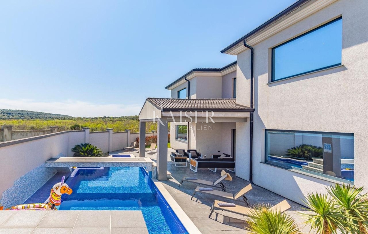 Istria, Medolino - villa esclusiva a 300 m dal mare, 500 m2