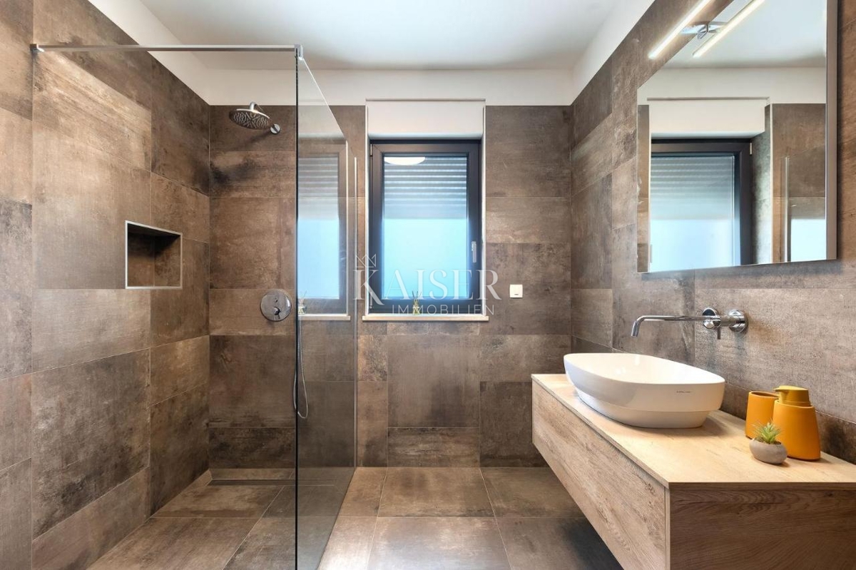 Istria, Svetvincenat, moderna ed elegante villa con piscina