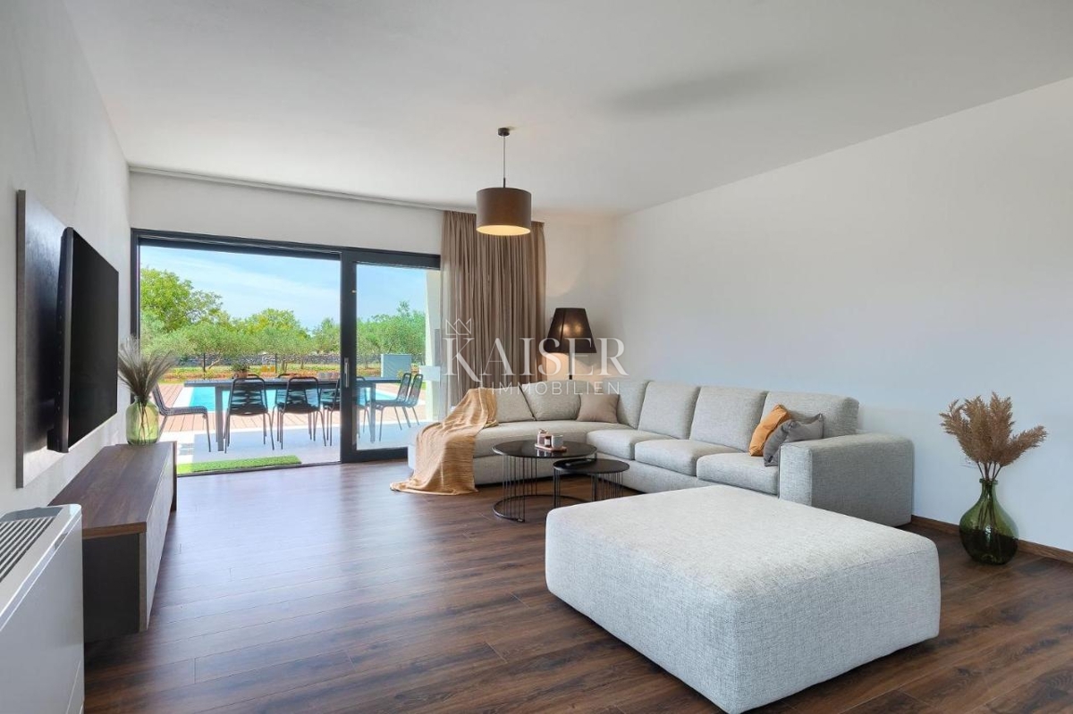 Istria, Svetvincenat, moderna ed elegante villa con piscina