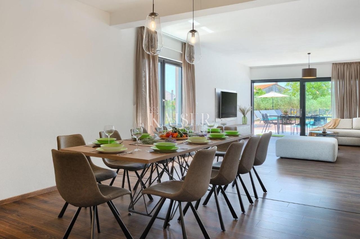 Istria, Svetvincenat, moderna ed elegante villa con piscina