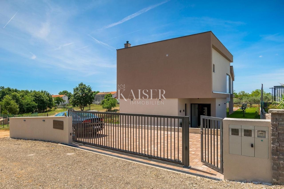 Istria, Svetvincenat, moderna ed elegante villa con piscina
