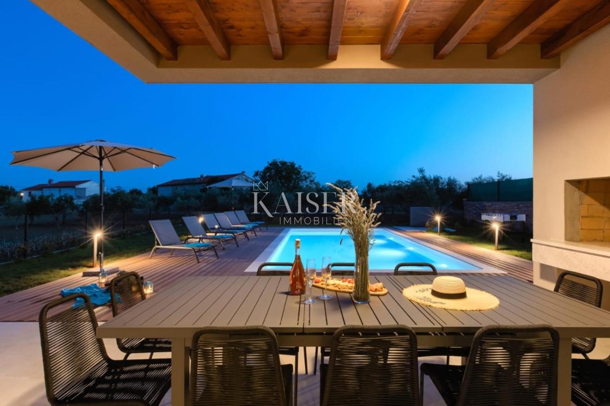 Istria, Svetvincenat, moderna ed elegante villa con piscina