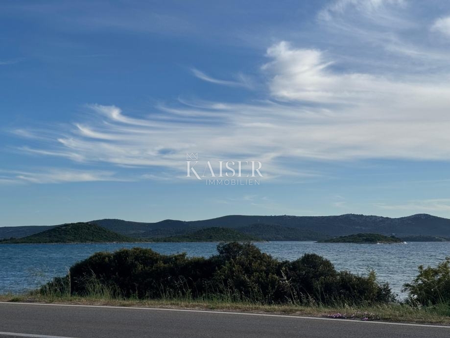 Zara, Sveti Petar n/m, 2100 m2. Prima fila al mare