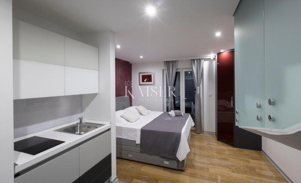 Rogoznica – Villa di lusso con piscina, 4 appartamenti, taverna tradizionale e vista panoramica sul mare