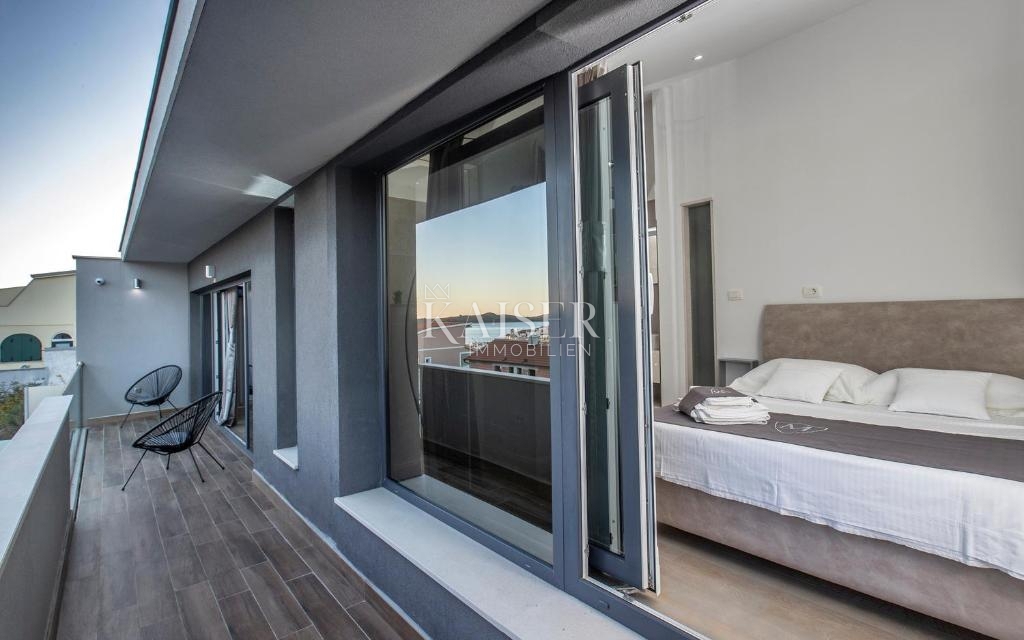 Rogoznica – Villa di lusso con piscina, 4 appartamenti, taverna tradizionale e vista panoramica sul mare