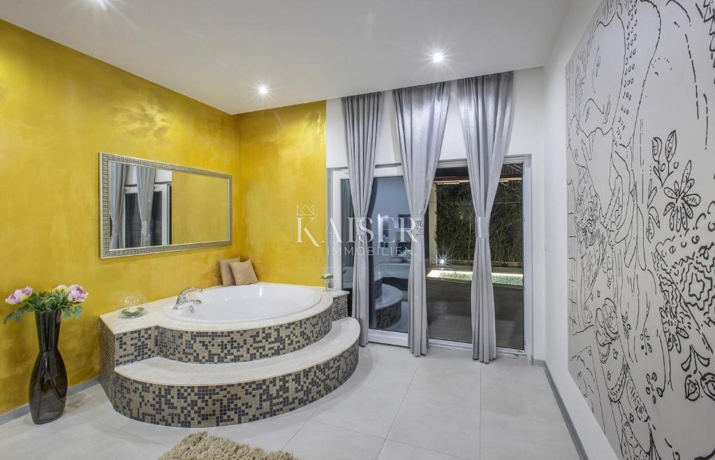 Rogoznica – Villa di lusso con piscina, 4 appartamenti, taverna tradizionale e vista panoramica sul mare