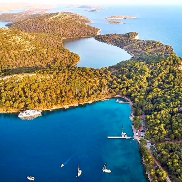 Isola Lunga - Edificio commerciale e residenziale unico nel Parco Naturale di Telašćica sulla spiaggia