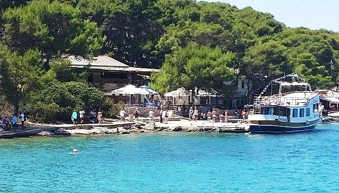 Isola Lunga - Edificio commerciale e residenziale unico nel Parco Naturale di Telašćica sulla spiaggia
