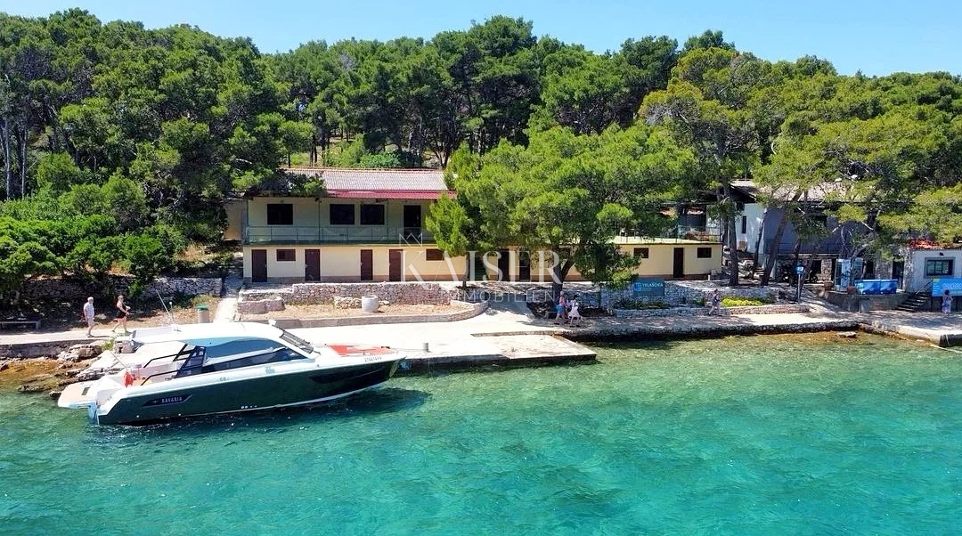 Isola Lunga - Edificio commerciale e residenziale unico nel Parco Naturale di Telašćica sulla spiaggia