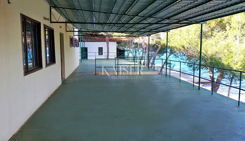 Isola Lunga - Edificio commerciale e residenziale unico nel Parco Naturale di Telašćica sulla spiaggia