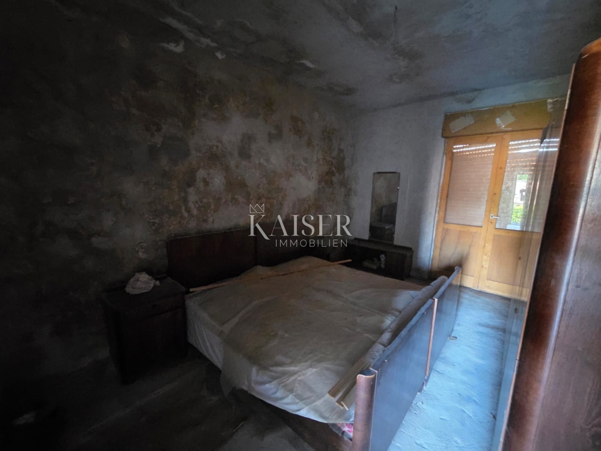 Casa di 221 m2 da ristrutturare, a 30 m dal mare