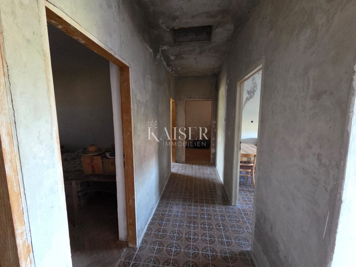 Casa di 221 m2 da ristrutturare, a 30 m dal mare