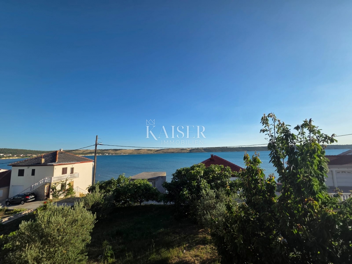 Casa di 221 m2 da ristrutturare, a 30 m dal mare