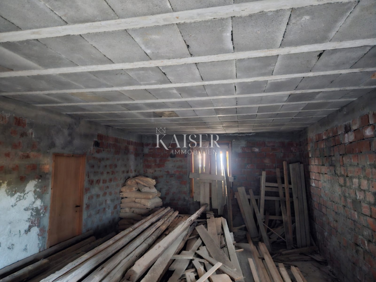 Casa di 221 m2 da ristrutturare, a 30 m dal mare