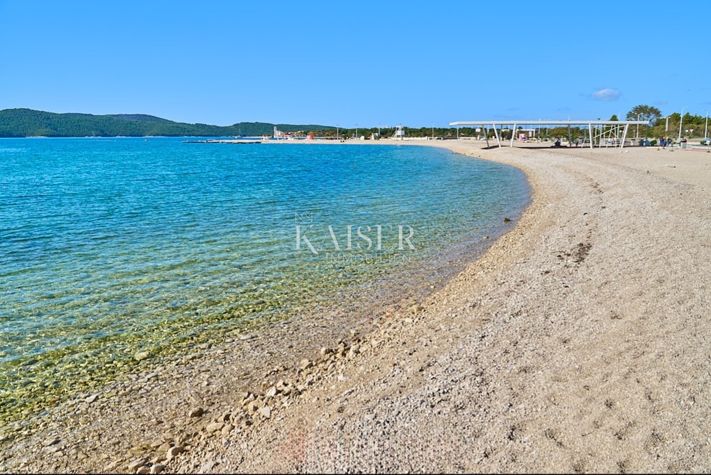 Sebenico, Brodarica - appartamento con una camera da letto 63,13 m2 in un nuovo edificio vicino alla spiaggia Rezalište