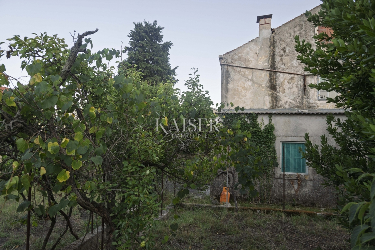 Mali Lošinj, Nerezine-Tradizionale casa in pietra
