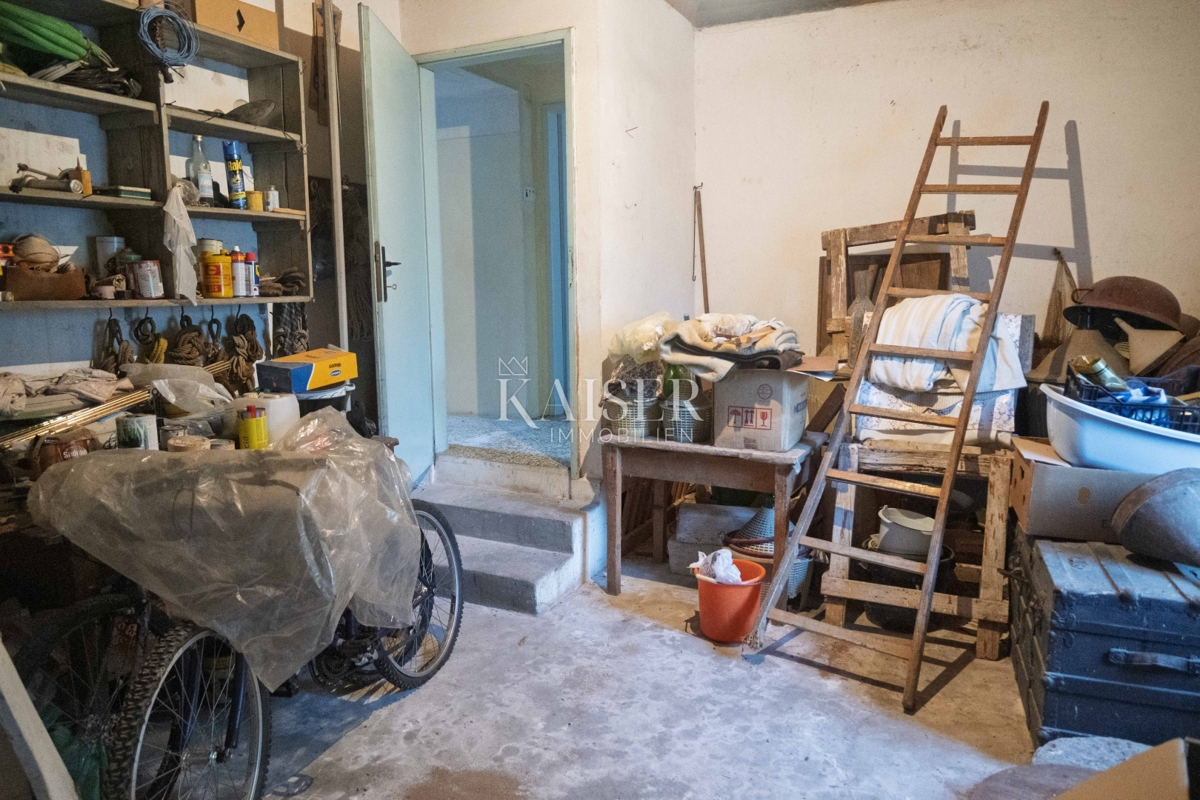 Mali Lošinj, Nerezine-Tradizionale casa in pietra