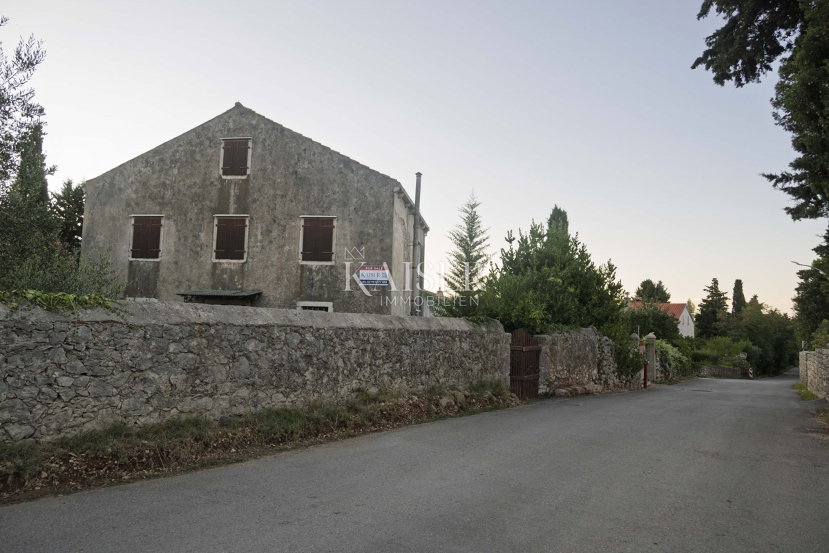 Mali Lošinj, Nerezine-Tradizionale casa in pietra