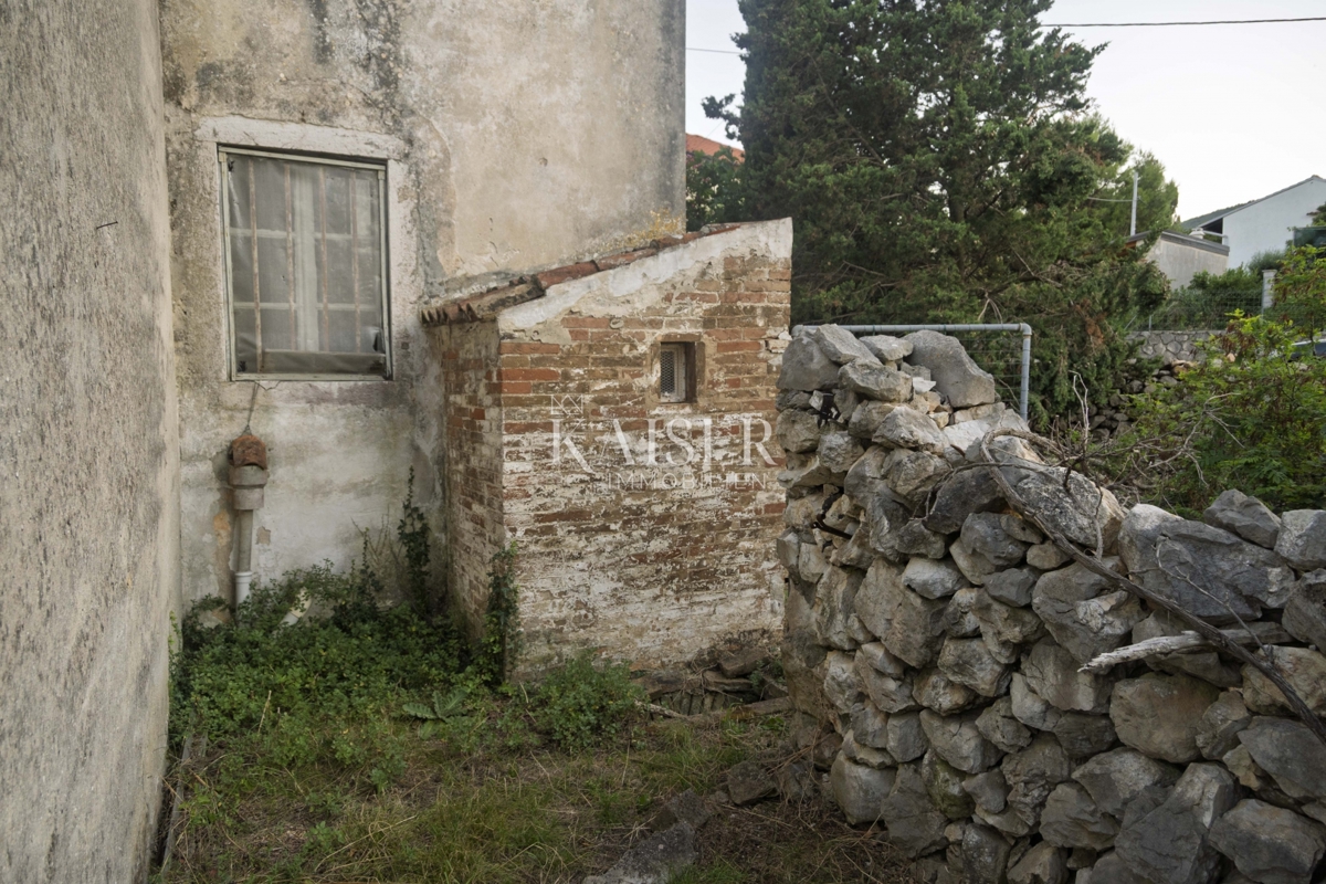 Mali Lošinj, Nerezine-Tradizionale casa in pietra