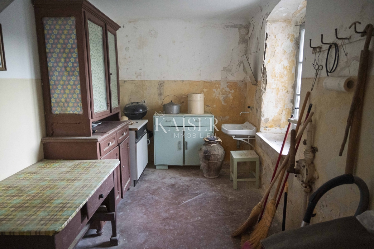 Mali Lošinj, Nerezine-Tradizionale casa in pietra