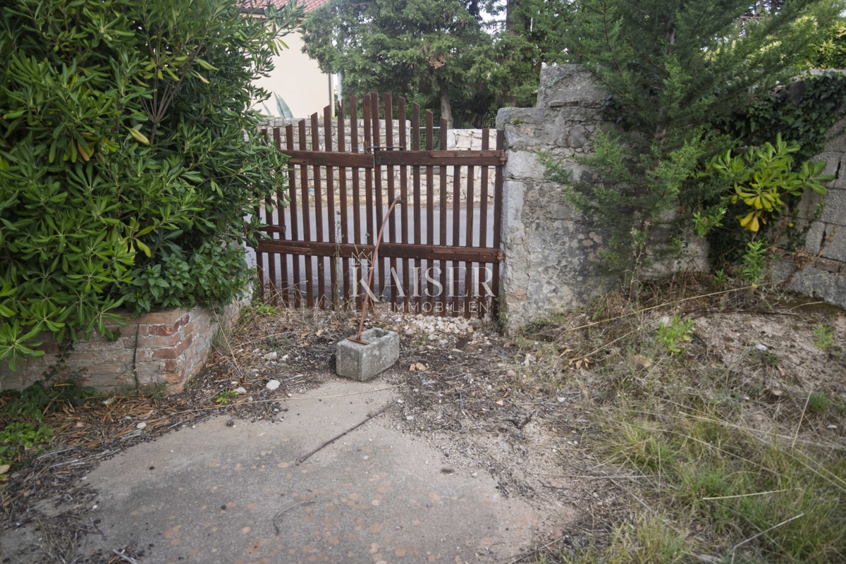 Mali Lošinj, Nerezine-Tradizionale casa in pietra